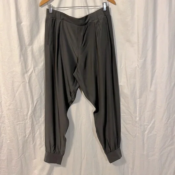 Atm Pleated Front Silk Charcoal Grey Slightly Cropped Pull On Jogger